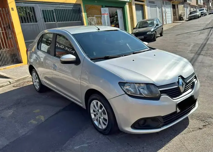 Renault Logan 2015 1.0