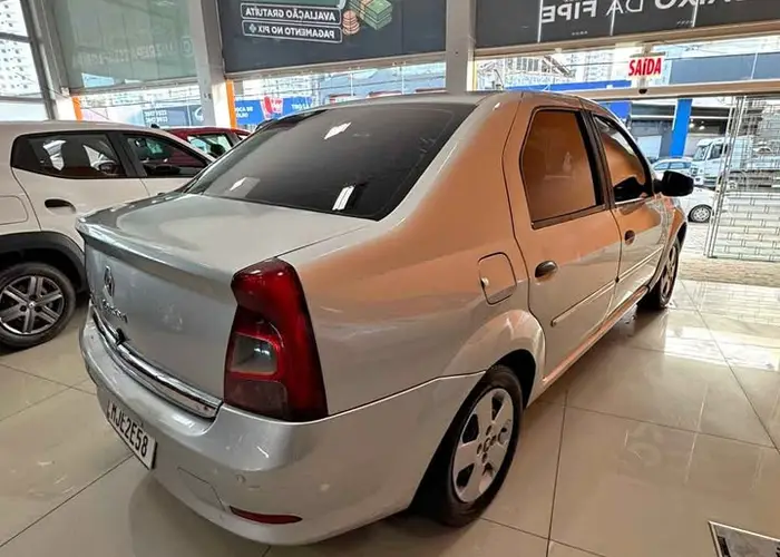 Renault Logan 2012 1.0