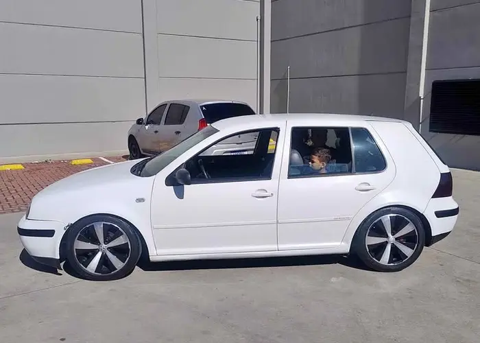 Volkswagen Golf 2002 1.6