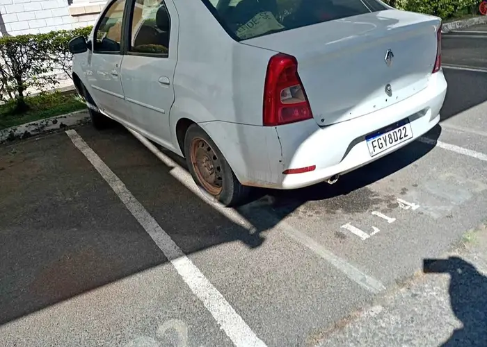 Renault Logan 2013 1.0