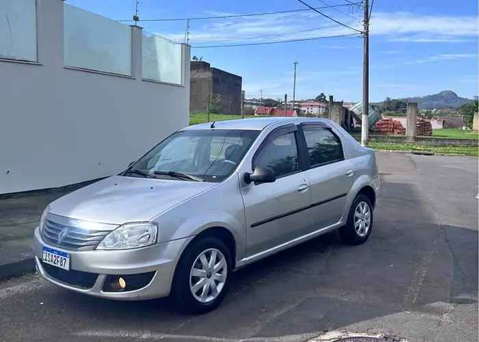 Renault Logan 2011 1.0