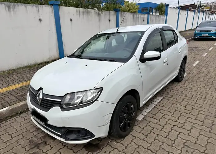 Renault Logan 2015 1.0